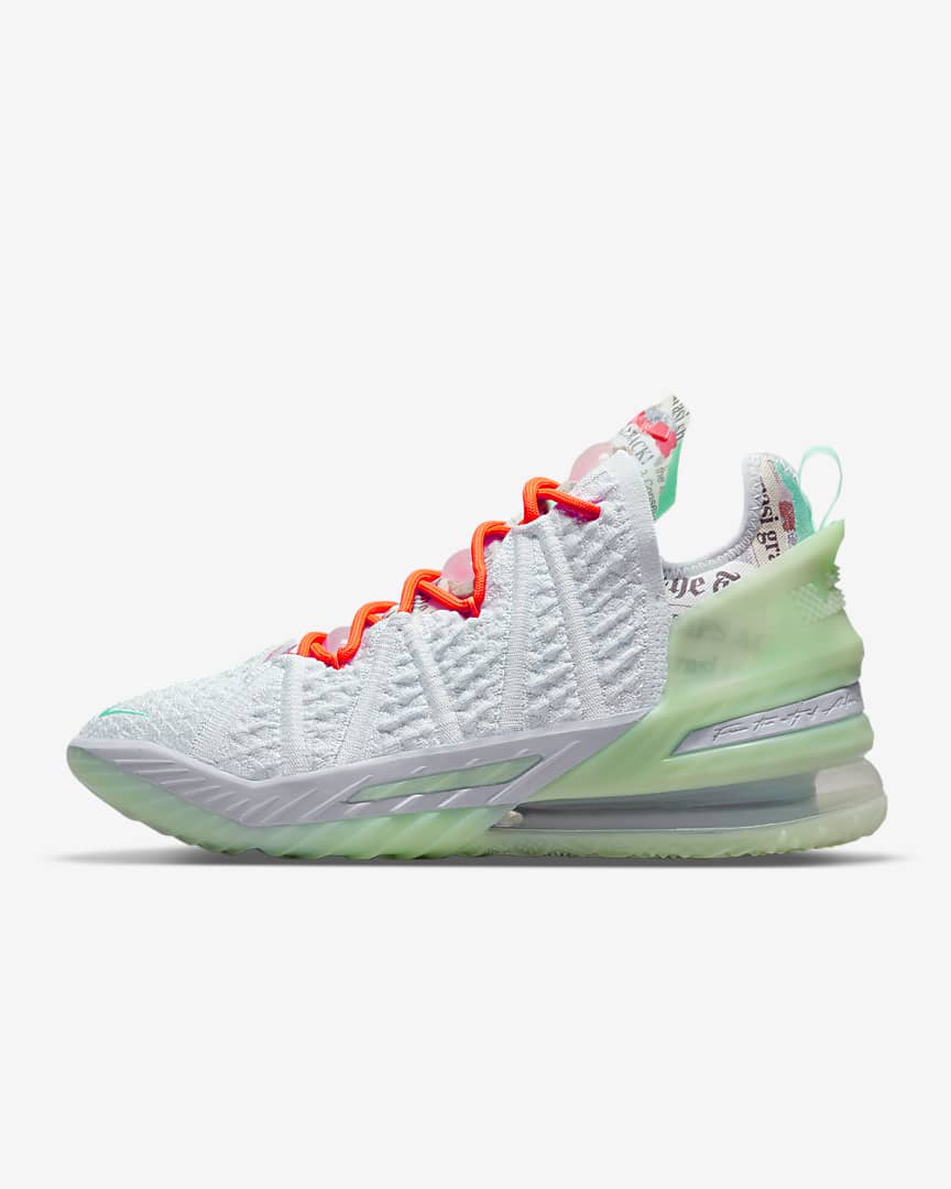 LeBron 18 Schoenen