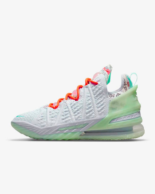 LeBron 18 Schoenen